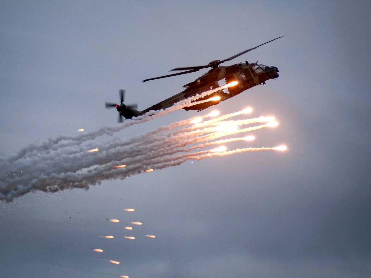 Imagen de portada: El Gobierno habría autorizado 129,35 millones para helicópteros NH90, simulación del H135 y defensa antidrón