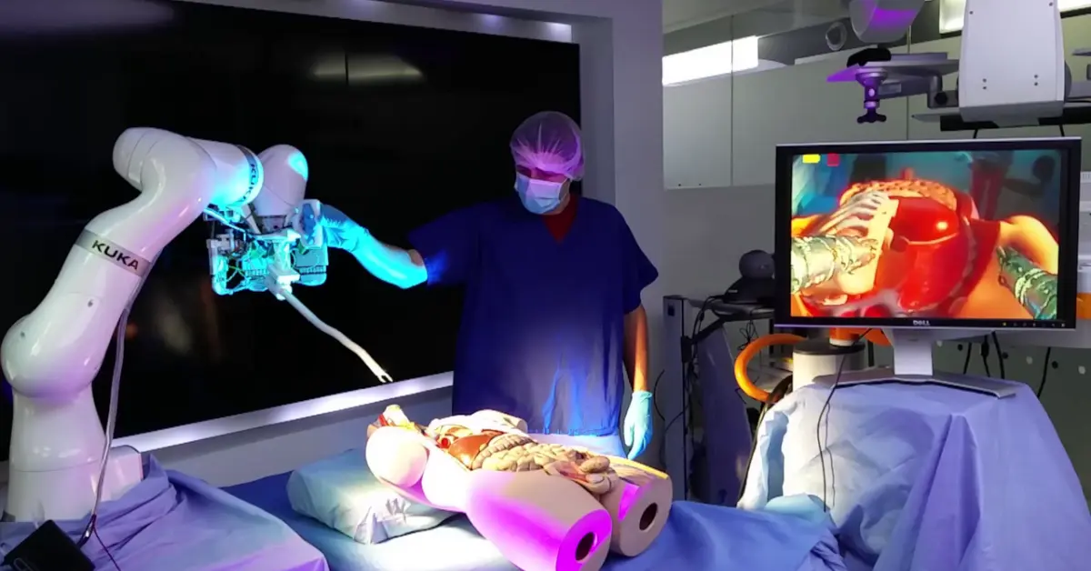Imagen de portada: DARPA prepararía una competición para llevar la cirugía robótica autónoma al campo de batalla