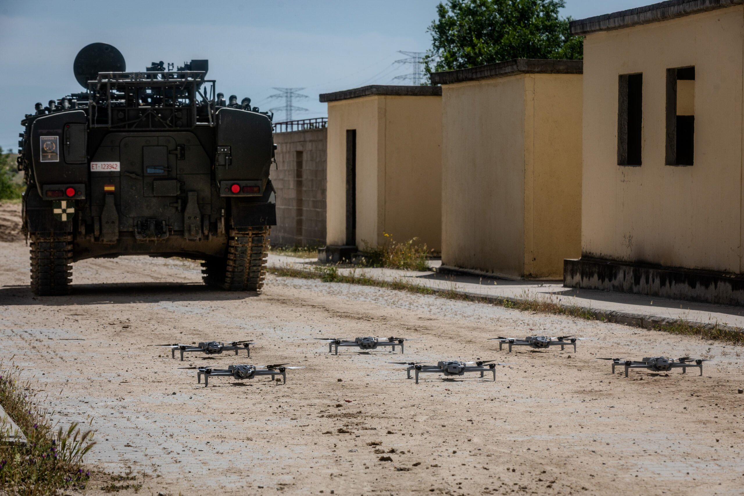 Imagen de portada: El Ejército habría iniciado la incorporación del dron X10D y preparado su despliegue en Letonia
