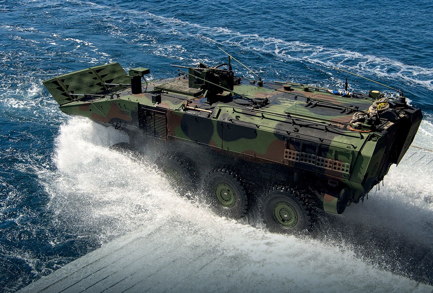 Imagen de portada: España habría elegido un 8x8 derivado del SuperAV para sustituir a sus AAV-7A1