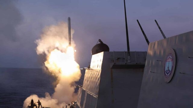 Imagen de portada: La Armada estadounidense habría incorporado al contrato del SLAM-ER la fabricación de carcasas para ojivas Tomahawk