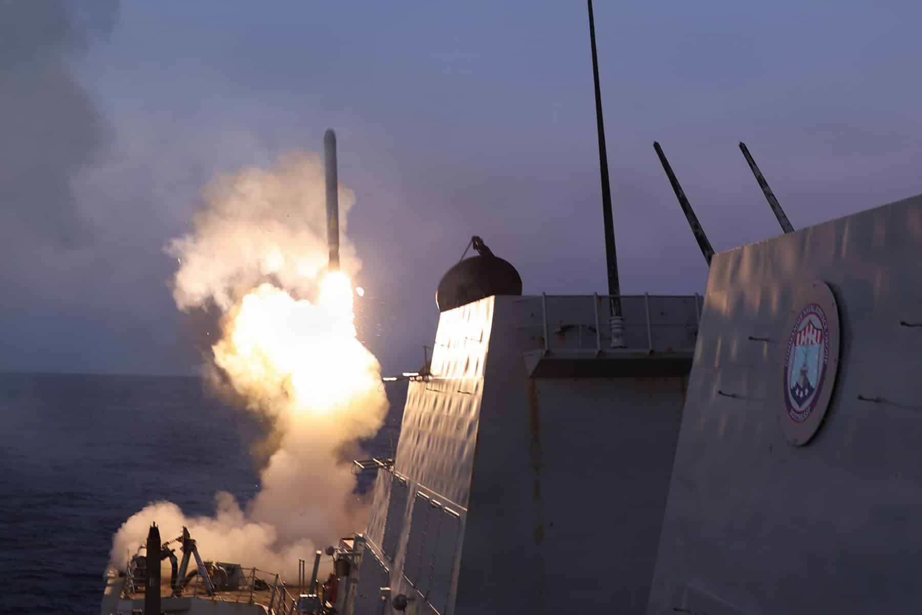 Imagen de portada: La Armada estadounidense habría incorporado al contrato del SLAM-ER la fabricación de carcasas para ojivas Tomahawk
