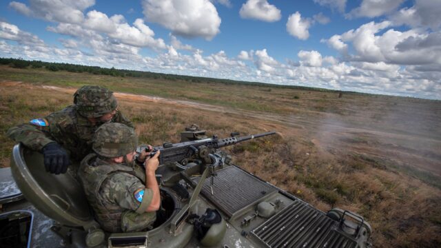 Imagen de portada: El Ejército de Tierra prepararía un acuerdo marco de hasta 22,69 millones para ametralladoras pesadas
