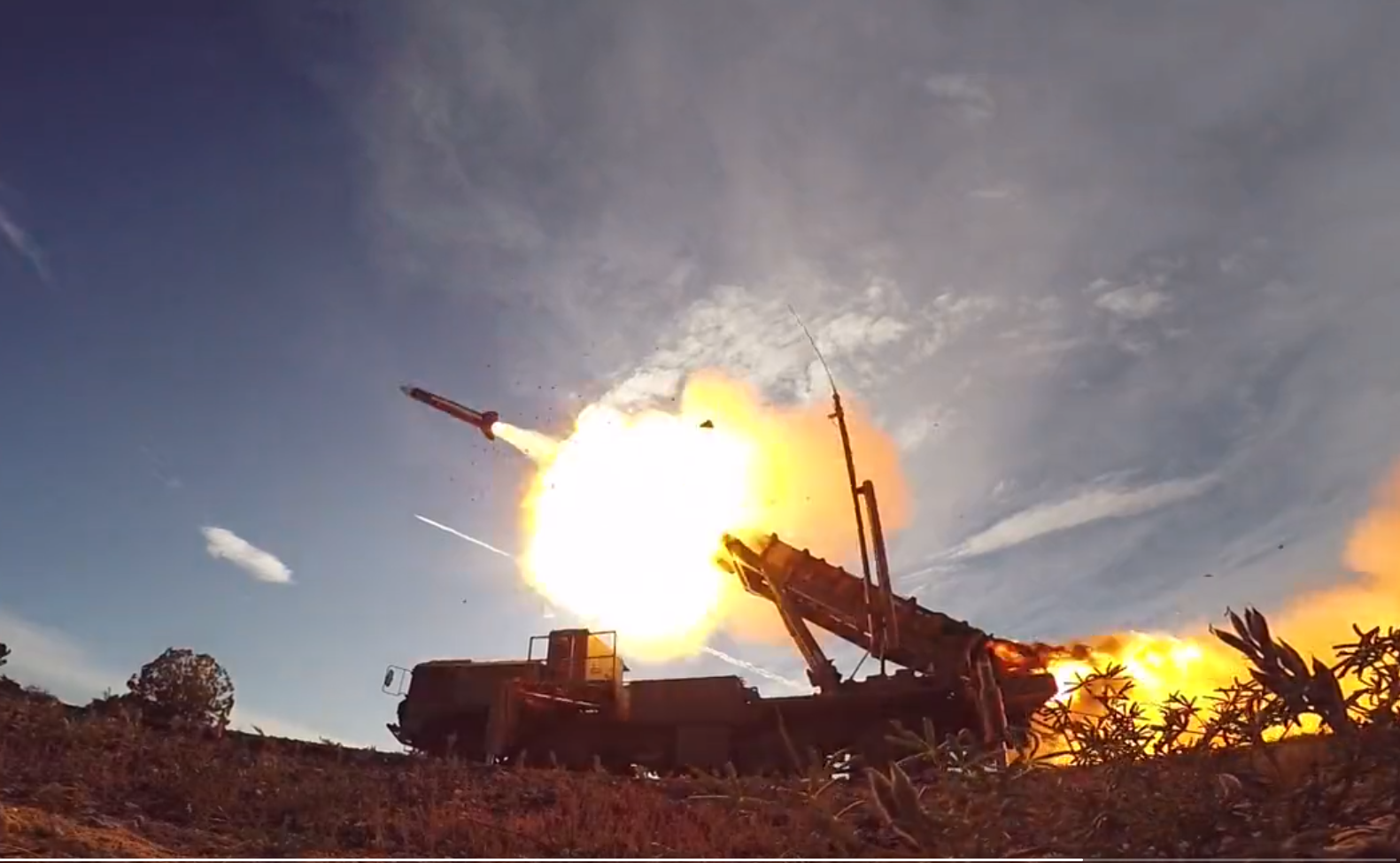 Imagen de portada: España prioriza los interceptores Patriot en su apoyo a la defensa aérea de Ucrania