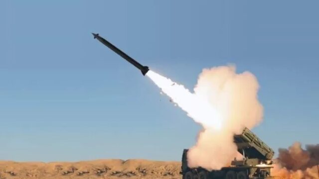 Imagen de portada: Marruecos avanza hacia una artillería de cohetes de largo alcance con 18 HIMARS autorizados por Estados Unidos