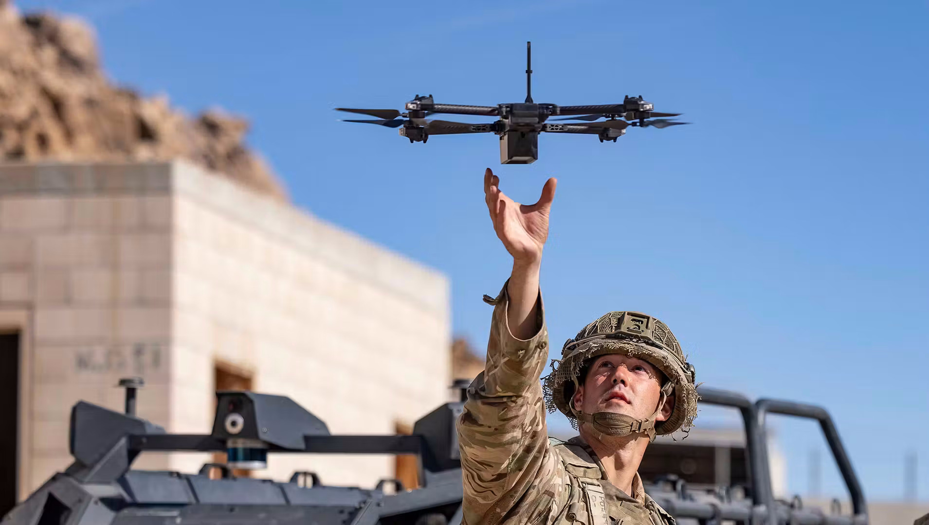 Imagen de portada: El Reino Unido contrataría drones AR5 y 1.030 aparatos pequeños para reforzar su vigilancia militar