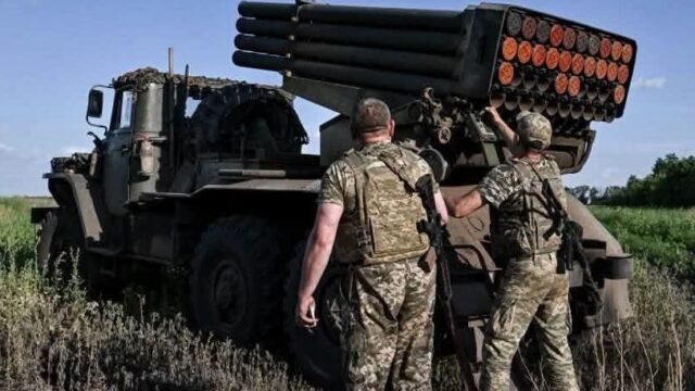 Imagen de portada: Reino Unido abre una competición para desarrollar enjambres de drones con datos de la guerra de Ucrania
