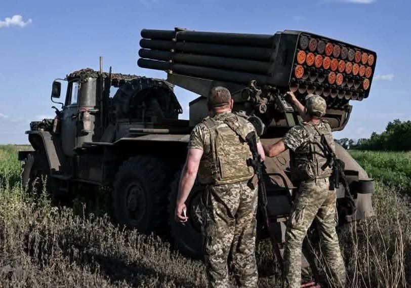 Imagen de portada: Reino Unido abre una competición para desarrollar enjambres de drones con datos de la guerra de Ucrania