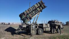 Imagen de portada: Defensa afrontaría dificultades para modernizar el Patriot por la presión sobre misiles y componentes