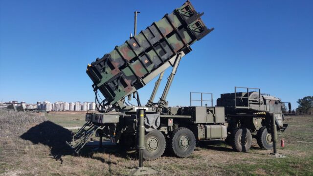 Imagen de portada: Defensa afrontaría dificultades para modernizar el Patriot por la presión sobre misiles y componentes