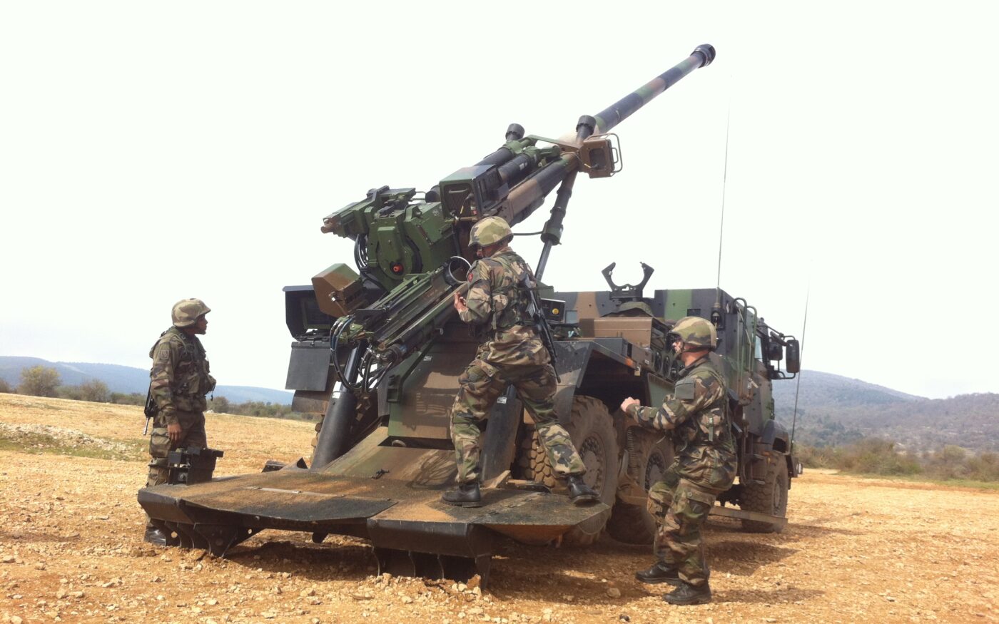 Imagen de portada: El Ejército de Tierra habría iniciado los trámites para un obús autopropulsado ligero y aerotransportable