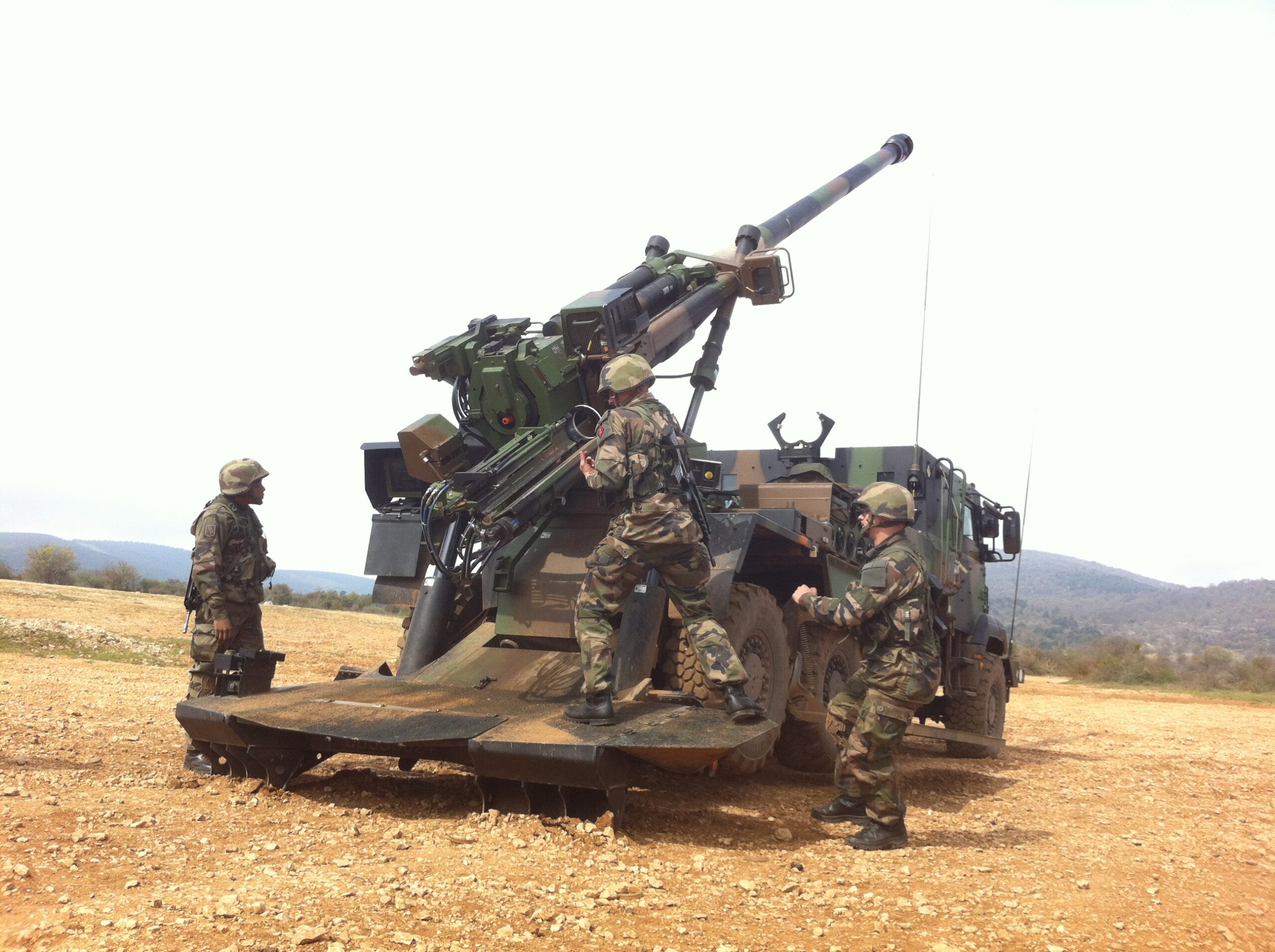 Imagen de portada: El Ejército de Tierra habría iniciado los trámites para un obús autopropulsado ligero y aerotransportable
