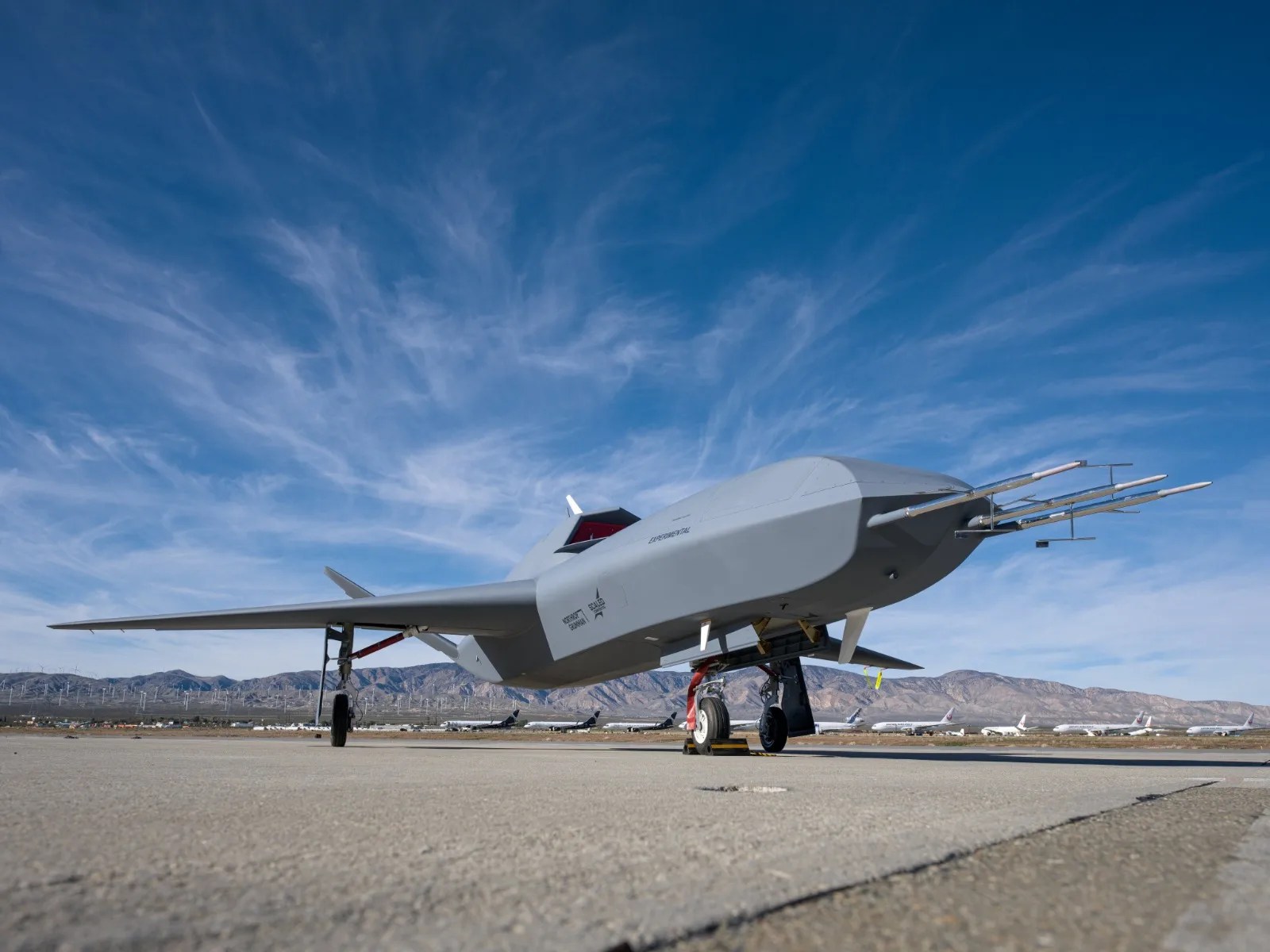 Imagen de portada: El YFQ-48A Talon Blue de Northrop Grumman habría completado su primer vuelo autónomo