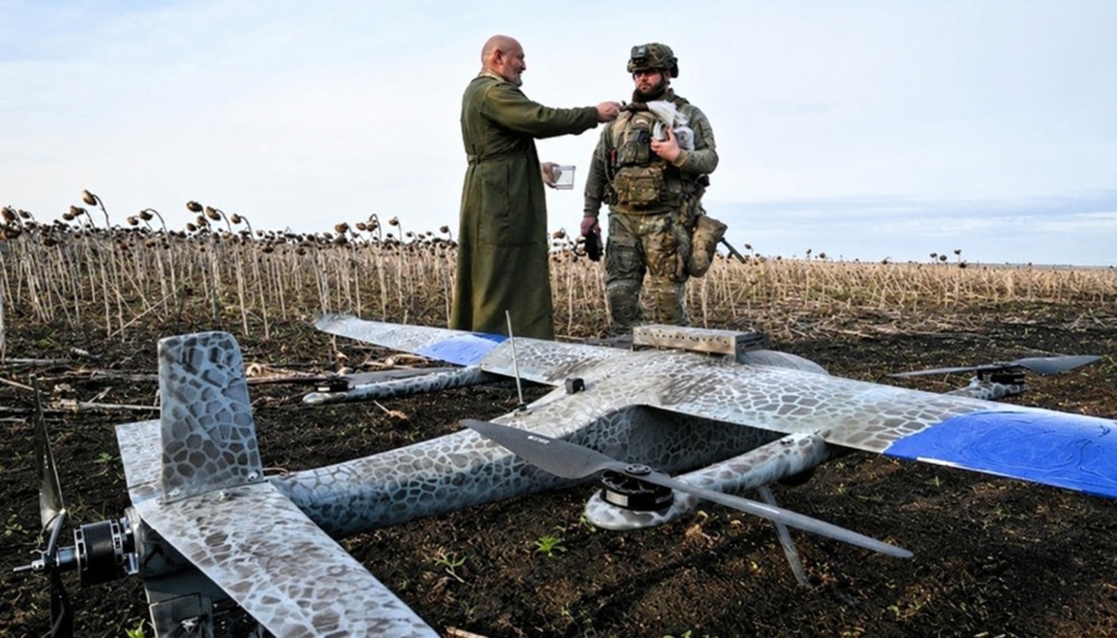 Imagen de portada: Ucrania busca reducir su dependencia de China para mantener la producción de drones