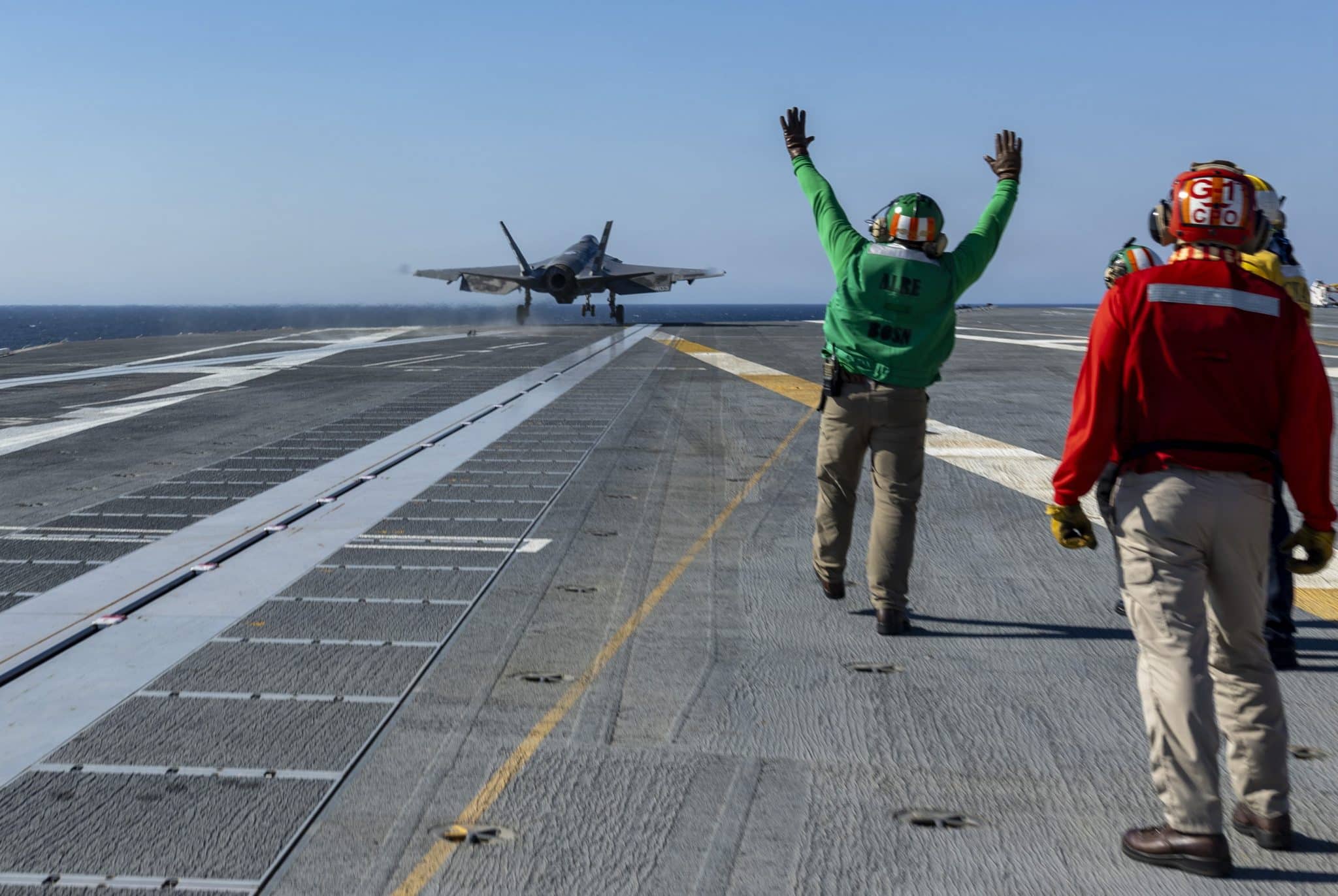 Imagen de portada: Dos F-35C habrían iniciado las pruebas de compatibilidad a bordo del futuro portaaviones John F. Kennedy