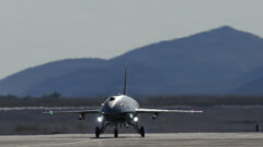Imagen de portada: La Fuerza Aérea de Estados Unidos habría probado el control táctico de un YFQ-44A desde un F-22