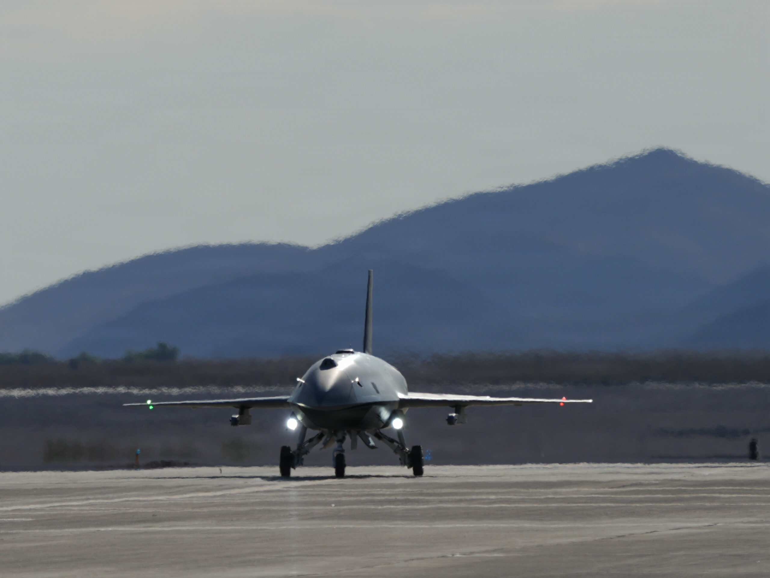 Imagen de portada: La Fuerza Aérea de Estados Unidos habría probado el control táctico de un YFQ-44A desde un F-22