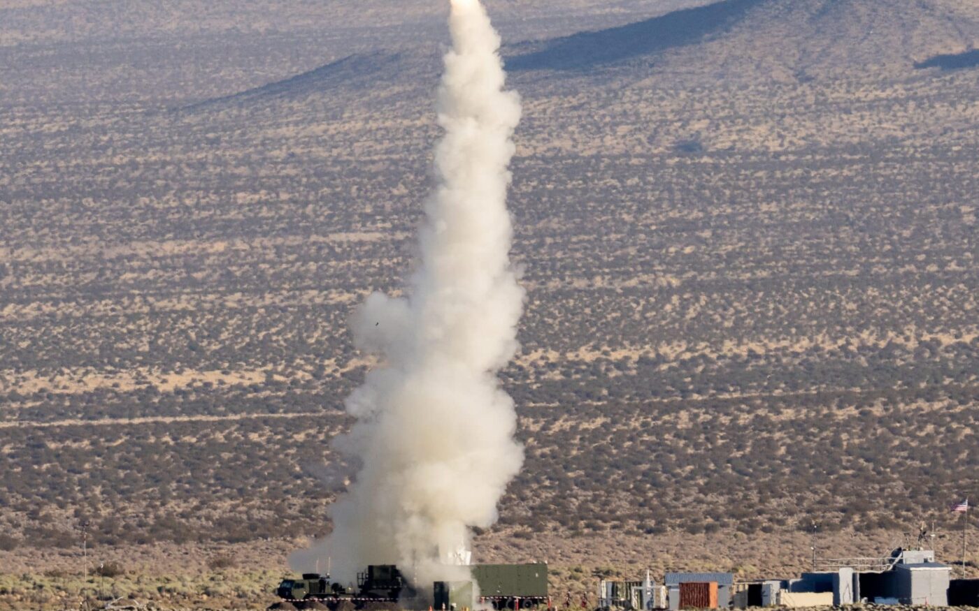 Imagen de portada: El Ejército estadounidense habría lanzado un Tomahawk desde un sistema Typhon en California