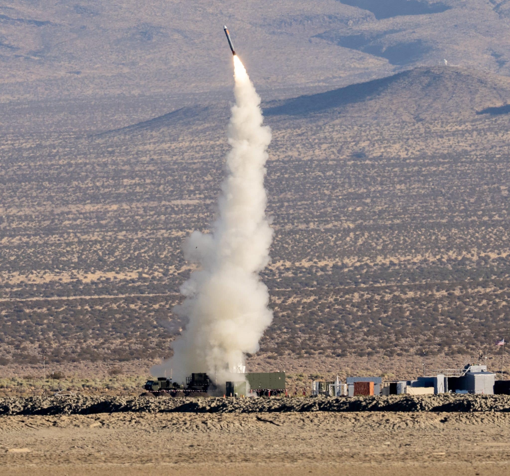 Imagen de portada: El Ejército estadounidense habría lanzado un Tomahawk desde un sistema Typhon en California