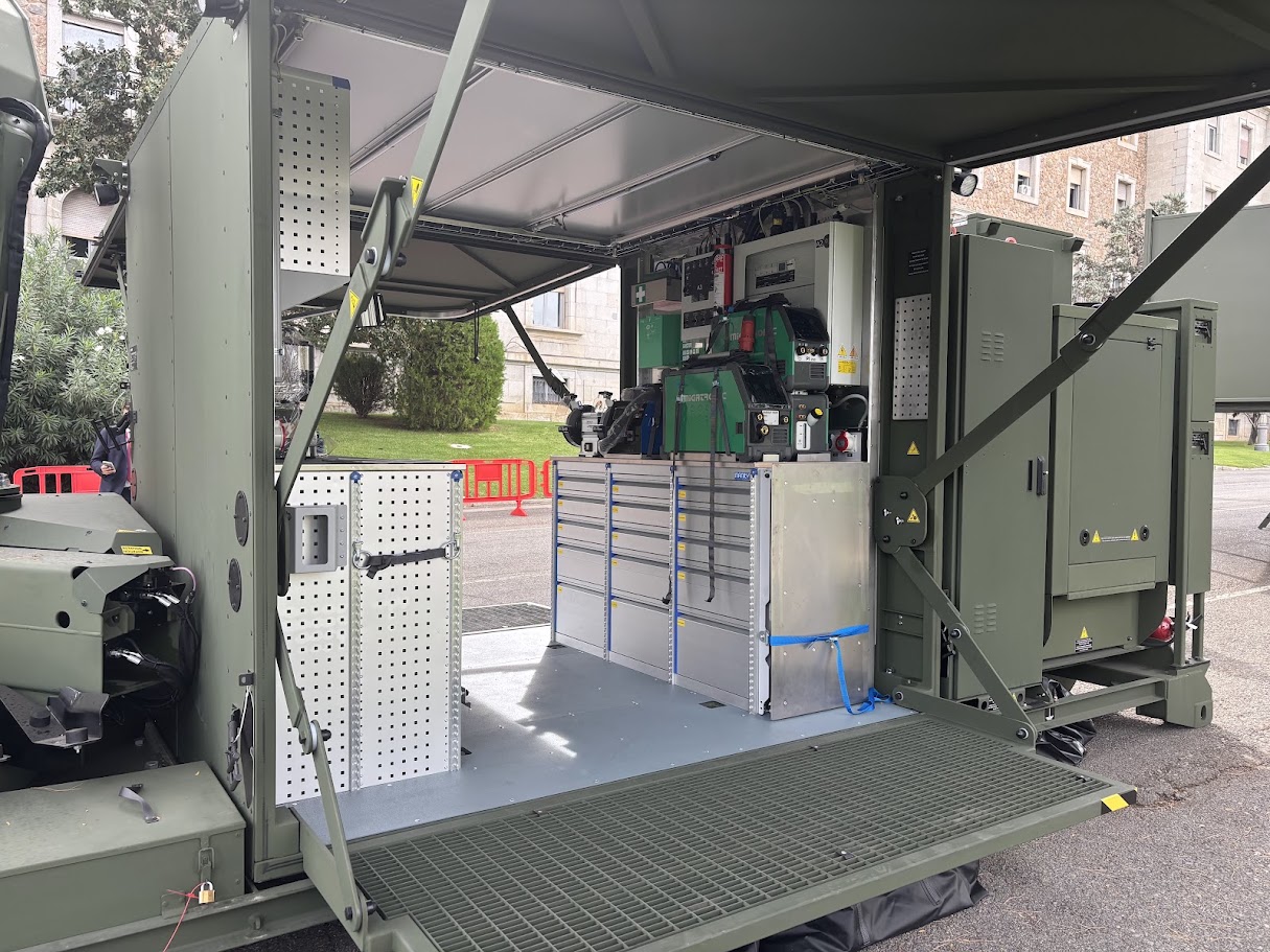 Imagen de portada: El Ejército de Tierra habría recibido su primer taller móvil FRSN para reparar blindados cerca del frente