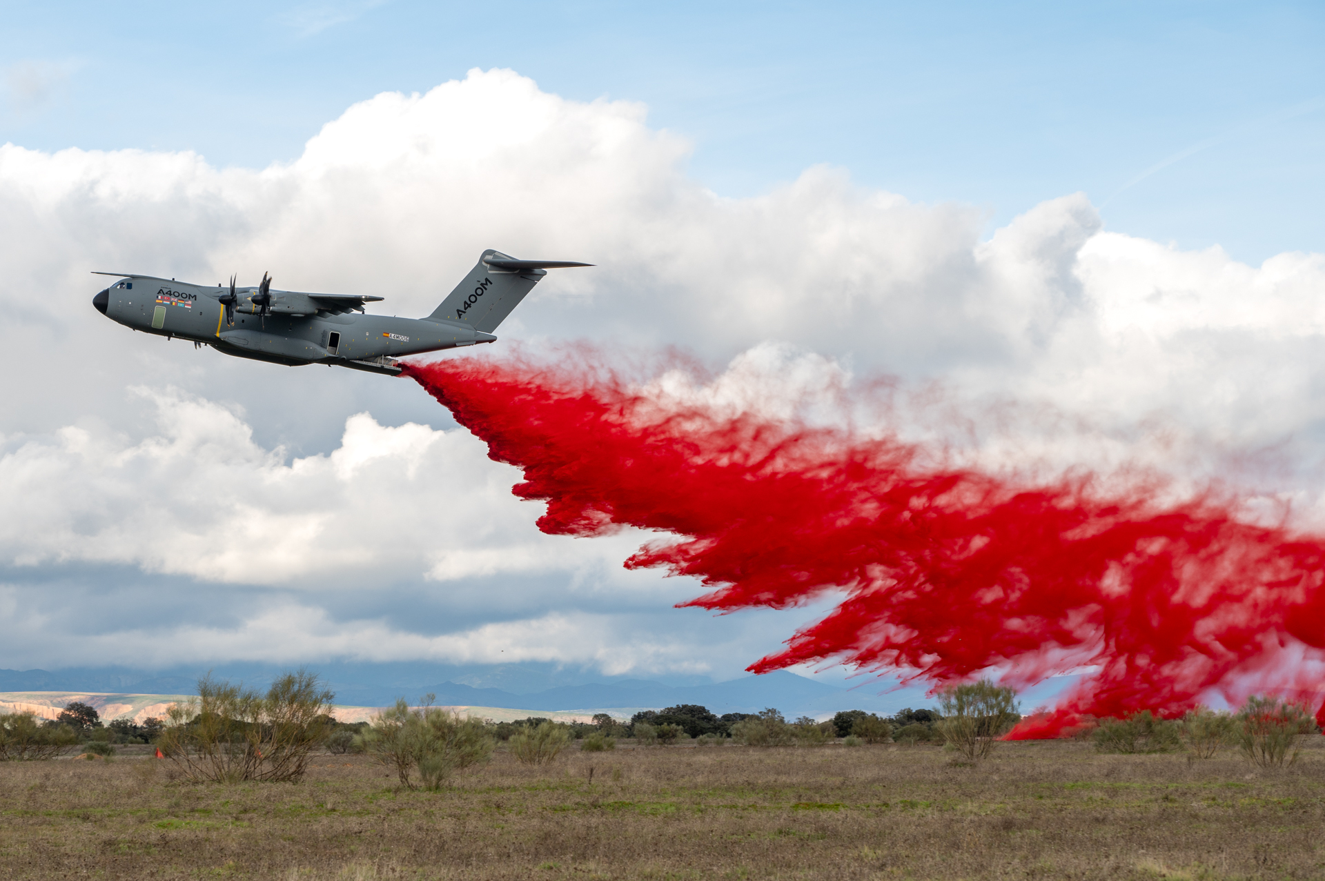 Imagen de portada: Reino Unido prepara una capacidad de extinción de incendios para sus A400M y Chinook