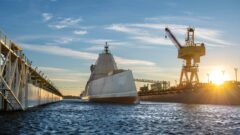 Imagen de portada: La Marina estadounidense proyecta en Yorktown una instalación para las armas Conventional Prompt Strike