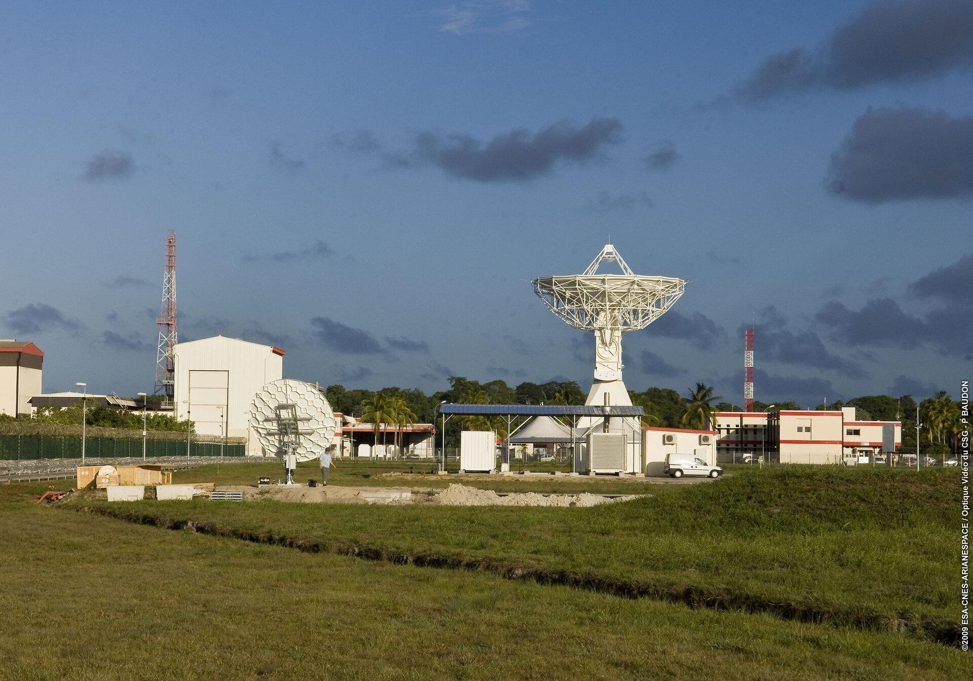 Imagen de portada: Indra asumiría el desarrollo de las nuevas estaciones terrestres de Galileo